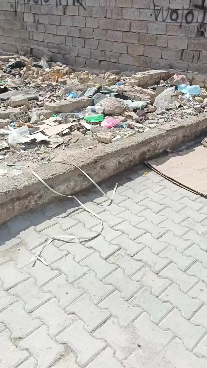 سلام عليكم قطعه الارض البيع الدوانم شارع ابودراج خدمات كامله 100متر سعر 33وبيه مجال ***********
