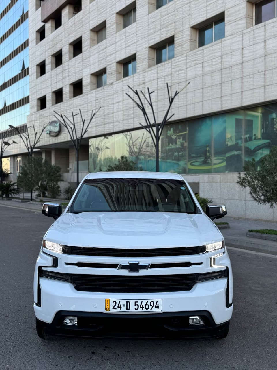 سلام عليكم اللبيع سلفردور موديل 2022
ارخص سعر 239ورقه 🔥🔥💵💵💵
سياره رقم جاهز باسمي تحويل وكله نفس اليوم
CHEVROLET SlLVERADO,K1500 LT
النوع : سلفرادو LT 
ماشية :mi39
مكينه 8 سلندر  5.3 لتر 
‏باصه متين سويج 🫆🫆
بصمه ابواب 🫆
جنطة كهرباء🔌
تعديل صوت الاكزوز من الشركة رياضي كلش حلو 🔥
تشغيل عن بعد 🔔
كشنات تدفئه + تبريد 🧊🌨️
اناره بلبدي 💡🔦
اناره بلمري🔦
نقط عمياء بلمري✅
ليدات اماميه خلفيه
شاشة كبيره 🖥️
كامرتين خلفية
كامرات خمس من كل جانب محيطية✅
بلوجكتور زنون بلاد
تحكم ستيرن جهتين 
ستيرن هيتر 
سايد بريك دكمة ⚪️
صاجات 
نظام اطفاء
قطعتين تبريد 
باب طويله ✅
بدي قصير  مرغوب 🔥
اناره داخليه LED 
ساعه ديجتال بالشاشة🔥
نظام خرائط ملاحة وكار بلي
وتحديد مسار
رادار خلفي ومنبه توقف اصطدام 
جامه خلفيه كهرباء ✅
والمواصفات وبعد بيهه هواي مواصفات 
سنويه باسمي تحويل وكله نفس اليوم ✋
سيارا جاهز فحص هزه 100/100
عنوان سياره 📍اربيل 
📞الاتصال زين ***********
📞كورك +واتساب *********** أربيل, العراق
