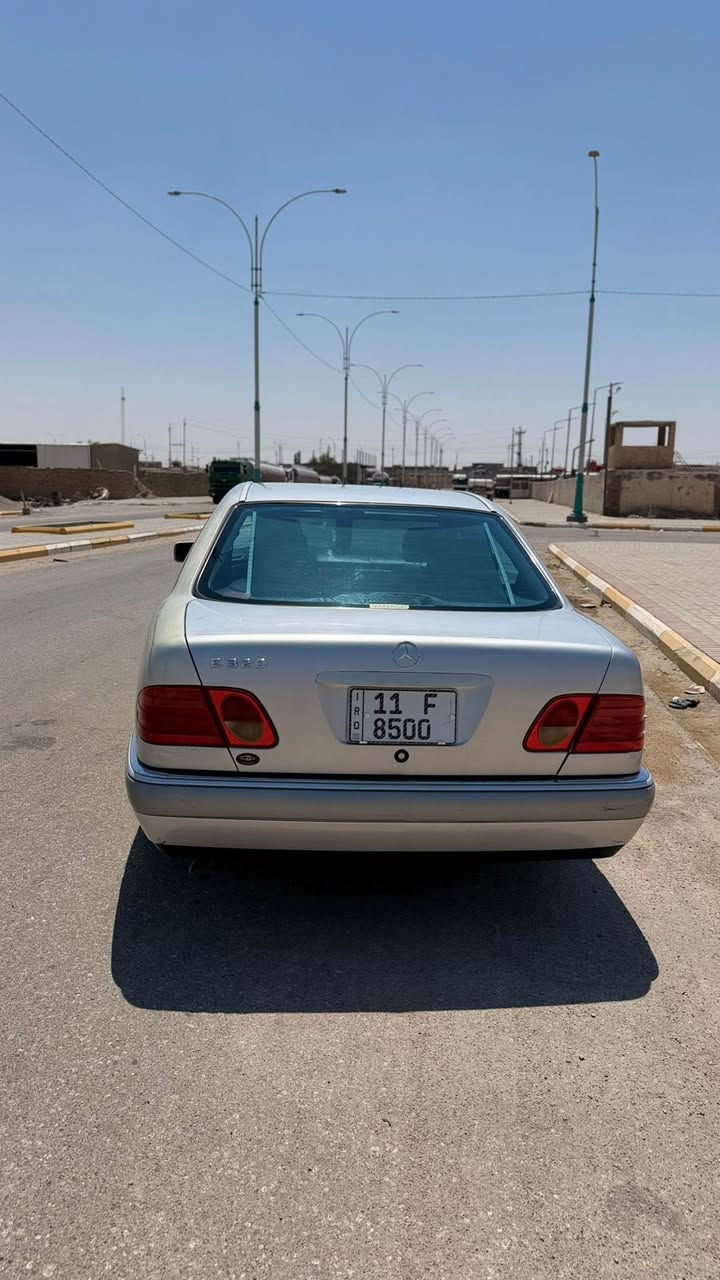 🚗 للبيع مرسيدس E320 (العيون) – ألماني أصلي 🇩🇪

🔹 الموديل:   1999  
🔹 المحرك: 3200 سي سي (6 سلندر)  
🔹 القير: أوتوماتيك  
🔹 اللون: فضي  
🔹 الداخل: جلد أسود + ديكور خشب  

✨ المواصفات:
✔️ تبريد أمامي وخلفي  
✔️ مرايا كهرباء  
✔️ مرايا شفط
✔️ شاشة  
✔️ برده خلفيه كهرباء
✔️سيارة مريحة وقوية
السيارة نظيفة جداً، استخدام يومي، بدي مرتب، داخلية نظيفة. (بيها ضربه باب السايق فقط موضح بصوره )
📍 الموقع: السماوة  
للاستفسار اتصل ع الرقم مكلف بنشر 
📞 رقم الهاتف: ( ‭***********‬ )
