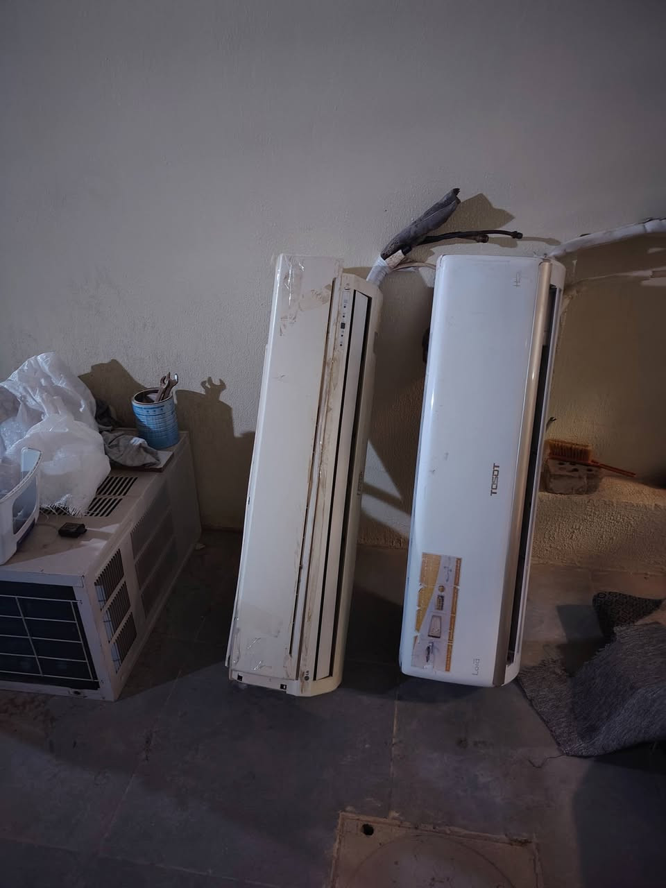 عندي سبالت 2 طنين واحد توسوت  نظيف والثاني LG نص عمر اثنينهم يشتغلن للبيع مفتوحات وغاسلهن وجاهزات للربط


**إذا كنت صاحب هذا الإعلان وتريد حذفه لأي سبب، رجاءا أرسل رسالة إلى الدعم الفني**