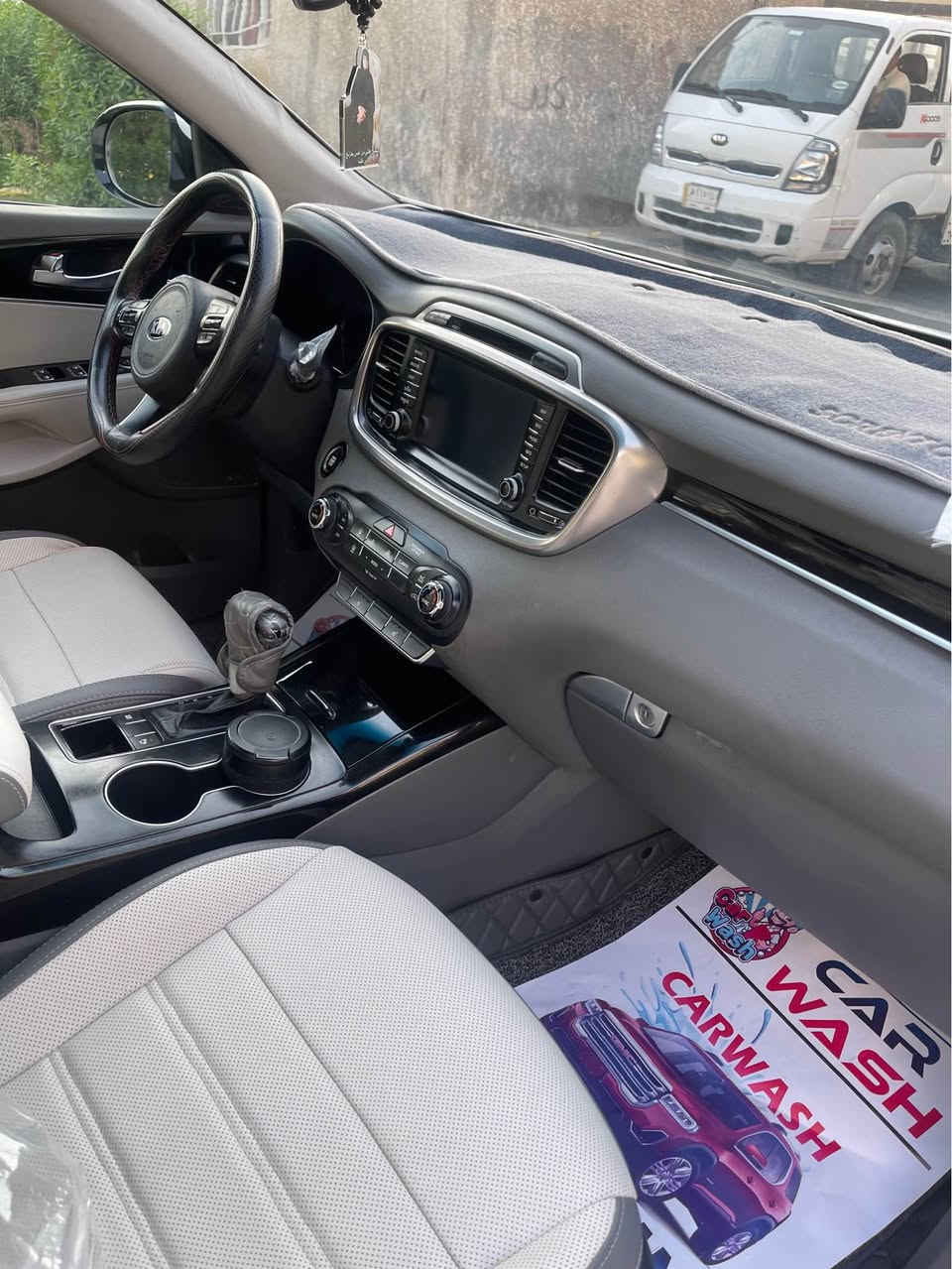 السلام عليكم سورنتو للبيع موديل 17  فئه  sx v6وارد امريكي مواصفات محرك 6سلندر 3قطع تبريد 7راكب بانراما طقتين  كراسي تدفئه كهرباء نقط عمياء بصمة مري قلاب في البگ  رادار خلفي حساسات خلفيه كامره دواره ويل 19 كاشنات جلد وبعد بيها مواصفات هواي السعر على الخاص هـ *********** بغداد, العراق
