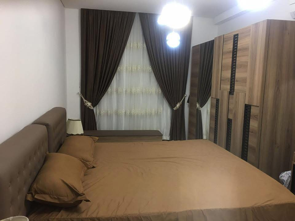 غرفة نوم ٩ قطع
ميز طعام. بوفية. بوفية تلفزيون
ستائر استقبال وغرفتين نوم. 
0782 367 0786

واتس اب فقط
