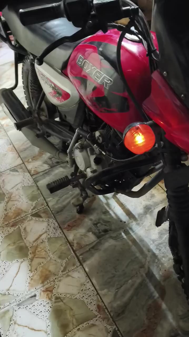 سلام عليكم دراجه بوكسر للبيع موديل 2023 مكينه مفتوحه ادامه فقط و حالياً نقصه زنجيل بس و دراجه ابد ما موكفتني بشارع مكينه تخبل  بدون اوراق اكفلك شرعيات سعر دراجه 950وبيه مجال بسيط حك جيه
تواصل *********** واتساب
