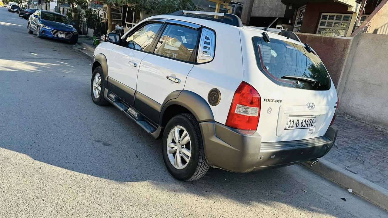 السلام عليكم
توسان 2009 رقم بغداد الجديد مكفولة من الصبغ والتبديل بيها بارد بسيط بالجاملغ الامامي  ماشية 110  حقيقي كير ومحرك ما مفتوح محرك 2000 دوش 
جاهزة السيارة من كلشي مكانها بغداد الدورة السعر 125 وبيها مجال للاتصال ***********
