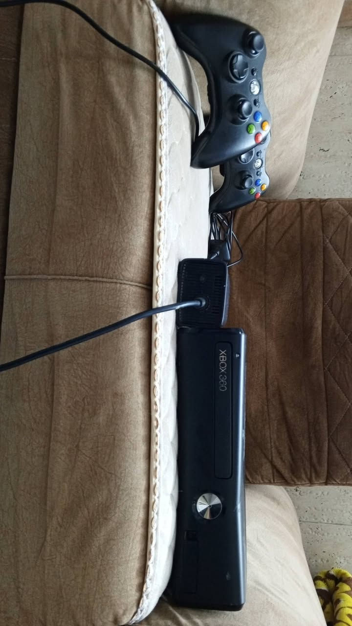 سلام عليكم بلي اكس بوكس 360 نضيف ما امصلح ولا مفتوح السعر 120 وبي مجال بي 250 لعبة  الاستفسار الرقم ***********
