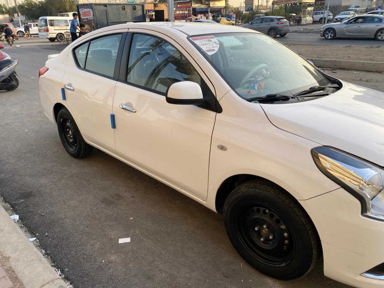 السلام عليكم                                                                        نيسان سني هندي بليته زركه 
رقم بغداد شركه سور 
موديل ٢٠٢٤
ماشيه ٣٣
مكينه وكير مكفولات 
مكفوله من الصبغ 
مواصفات معروفه 
دوشمه عامه 
سبير منازل
حداديه شركه 
تخم تاير جديد 
تبريد ثلج 
موبايل 
***********
