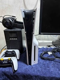 بلايستيشن ٥ ديجيتال ١تيرا • بن كيو ٢٤ ١٤٤هرتز • سماعة Razer Kraken