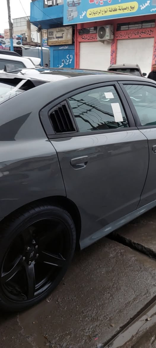 جارجر سمنتي للبيع او مراوس موديل 2017 حادثها 2 جاملغ خلفي للإستفسار ***********
