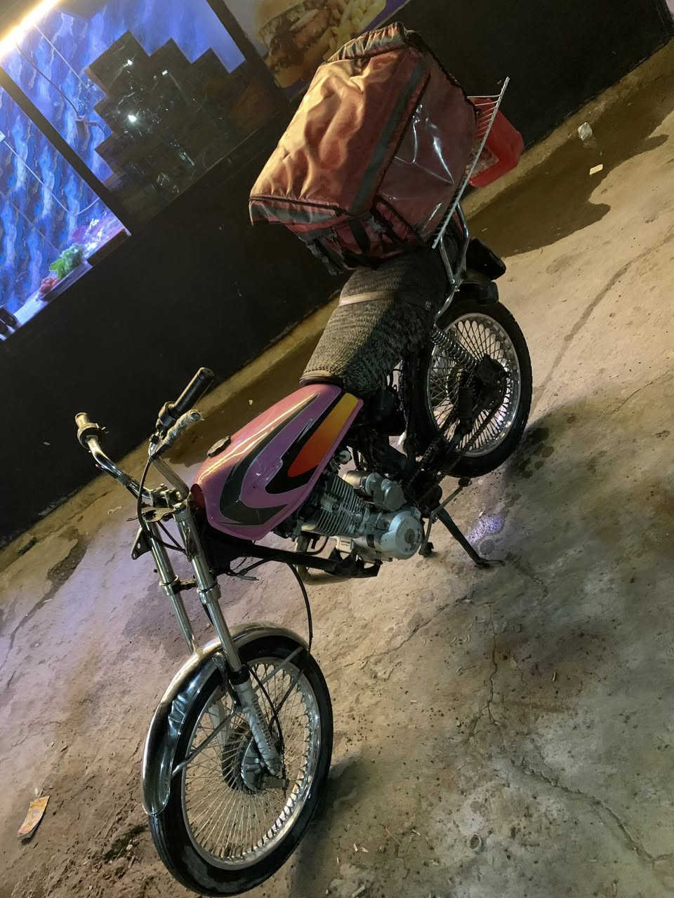 شباب دراجه ايراني سافان ٥كير سلف بس تشتغل هندر بس السلف شغال والدراجه كدامك لبيع مكاني بغداد الدوره المهديه الثانيه قرب جسر صدام الدراجه عاطله اندعمت بيه دعمه خفيفه وبعد ماركبته اشتغلت وراه يمكن بيه ماكنيت الدراجه مكينته اتخبل والله بس اني ابيعلك كوم حديد سعره ٢٠٠وبيه مجال كلش بسيط بس الشراي يخابرني ***********
