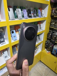 كامون 40 بريمير • رام 12 • ذاكرة 256