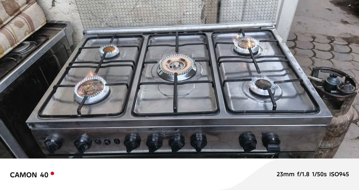 السلام عليكم طباخ فريش مصري نضيف نار زركة افران ثنين شرط الشغل احلة من الصورة اي نقص مابي شرط الفحص السعر 170وبي مجال العنوان كربلاء حي المهندسين مال حي العسكري قرب كهربائيات النبراس *********** كربلاء, العراق
