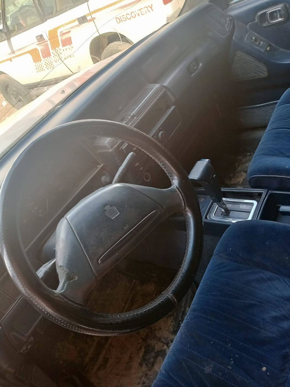 سوبر سيدان موديل 1990 بدون حادث بس هلالات الخلفيه مصبوغ كير مكينه بطه كامله السياره حداديه دبلات العنوان البياع السعر 65 ورقه ***********
