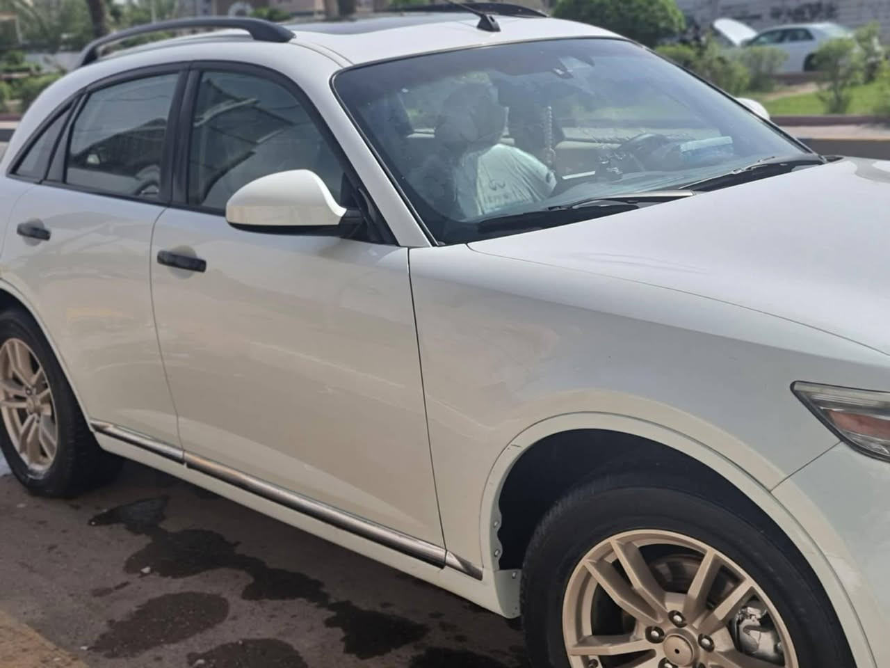 السلام عليكم ورحمة الله
انفنتي FX35  موديل 2008  للبيع 
- محرك 3.5  بحالة جيدة 6 سلندر 
- خليجي بيها فقط مثل ما موضح في الفديو 
- رقم سليمانية سنوية باسمي 
- كلشي بالسيارة شغال تبريد تدفئة كهربائيات باتري جديد صدرها جيد .
السعر / ٨٥
العنوان بغداد/ شارع حيفا / ***********
