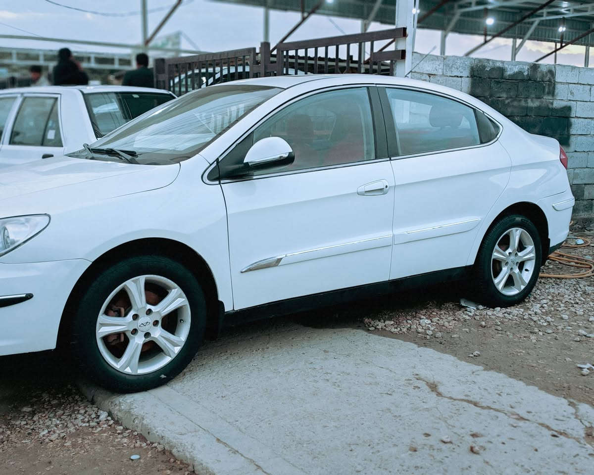 السلام عليكم للبيع اي ثري موديل 2013 رقم قادسيه تحويل مباشر السياره مكفوله من الضربه بيه مكانات صبغ اثر خياس فقط كير مكينه شرط السياره كلش نضيفه خير من الله مكلف بالنشر لشراي يتصل على الرقم ***********
