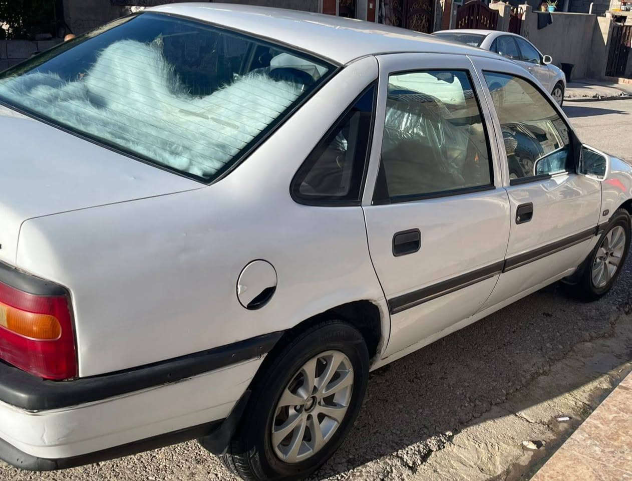 السلام عليكم فكترا موديل 1992 حجم 20 كير محرك بشرط تايرات جدد دوشمه جديدة باتري جديد صدر امامي خلفي جديد هزه وفحص قبل اسبوع مجدد سنويه جديد رقم اربيل مسطرة مسجل بلوتوث ABS جامات كهرب كاعيه مغلفة مكفوله من كلشي حتى الصبغ السيارة وضع بلادي مبيها لا ضربه ولا طخه ولا صبغ شرط التحويل والغرامات السيارة جاهزه من كل النواحي
العنوان اربيل قضاء كلك 
السعر 44 وبيها مجال
***********
***********
