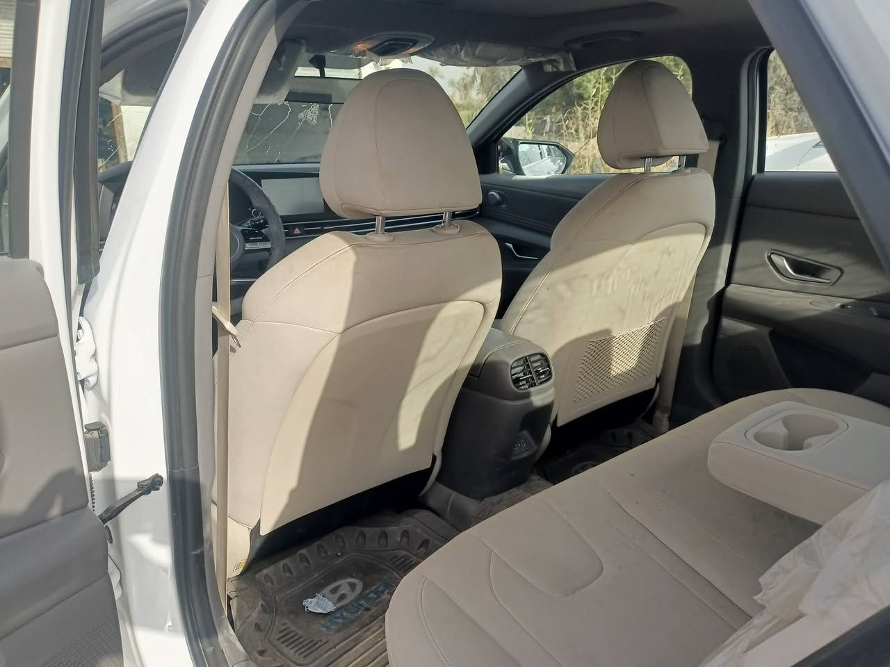 السلام عليكم هونداي النترا موديل 2024 للبيع بسمي السياره فول مواصفات فول فتحه بصمه حساسات أمامية خلفي كاميرات امامي خلفي ماشيه 64 حقيقي زيرو السياره بيه بل جملغ الخلفي بل دور إصبعين بارد وبيه بل جملغ الماني تكحيل كرت السياره كلش جديده كفاله عده هذني الذكرتهن  مداور مباشر المكان نجف عباسيه ‏‪***********‬‏
السعر 187 وبيه مجال حك الجيه
