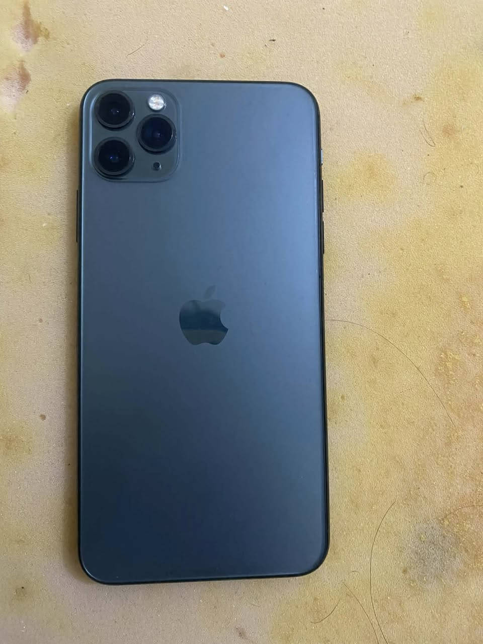 11pro max
ذاكره 256 
بطاريه81
جهاز ما مفتوح
نموذج m
فيس إيدي شغال

مكاني الشعله
***********
