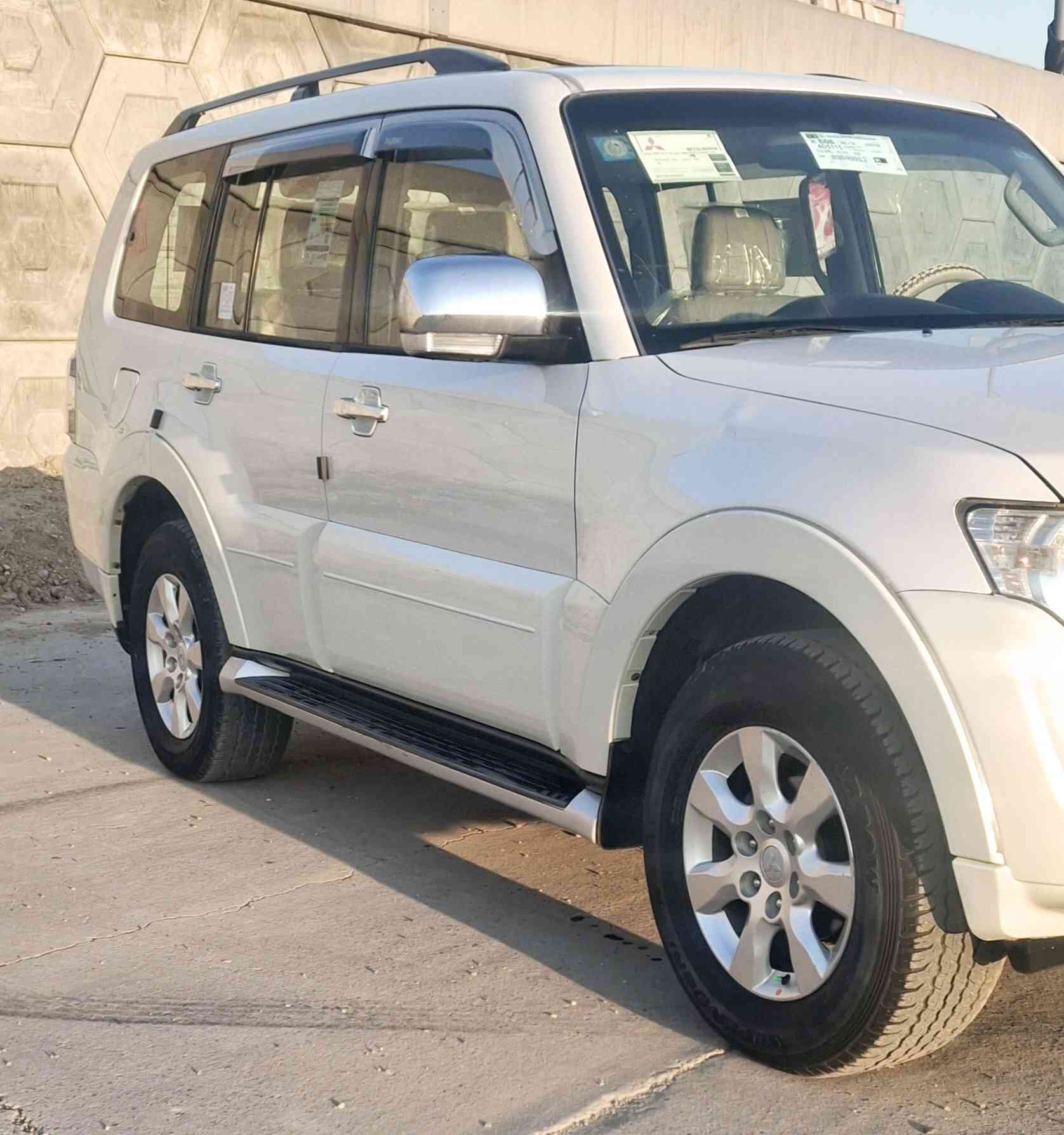 السلام عليكم باجيرو حبتور ٢٠١٤ وارد خليجي مكفوله كفاله عامه حتى الابلاستك بدون صبغ بدون تبديل بدون حادث مكينه ٣٥٠٠ المرغوبه فول مواصفات فتحه سقف  كراسي جلد كهرباء دمام خلفي داخل عسلي صاج سبعه راكب ثلاث قطع تبريد حساس خلفي ثلاجه بالفرس شاشه كامره خلفيه مرايات شفط اشاره وترحيب تحكم استيرن ثلاث جهات زراكات لايت تخم تاير ياباني كير مكينه شرط مامفتوحات صدر أمامي وخلفي نضيف السياره نايمه كلش تبريد شغال السعر (    ١٦٥   ) بيهه مجال الاتصال  *********** مكان بغداد
