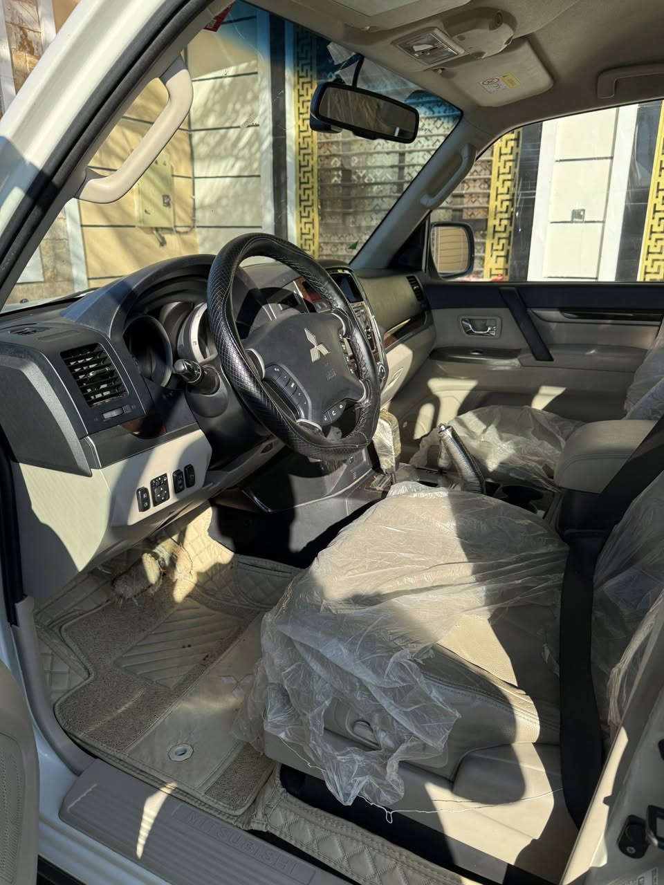 سلام عليكم / سياره باجيرو حبتور موديل 2020             فول مواصفات سياره مكفول كفال عام  ليت زركات.  كشنات كهربائيه. تبريد 3 قطع تحكم ستيرن   ام دمام    محرك 3800 v6 سياره ماشيه 40 كيالو  رقم اربيل   مكان سيارة بغداد  ارشديه الستفسار ***********/***********
