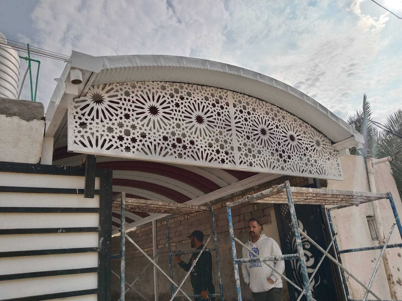 عمل سقايف الكيسبان بسعار مناسبه ***********// حدادة محمد عمل درجه اولى كافت القياسات  والجملونات الكيسبان بسعار مناسبه جدا جدا جدا 🫡
