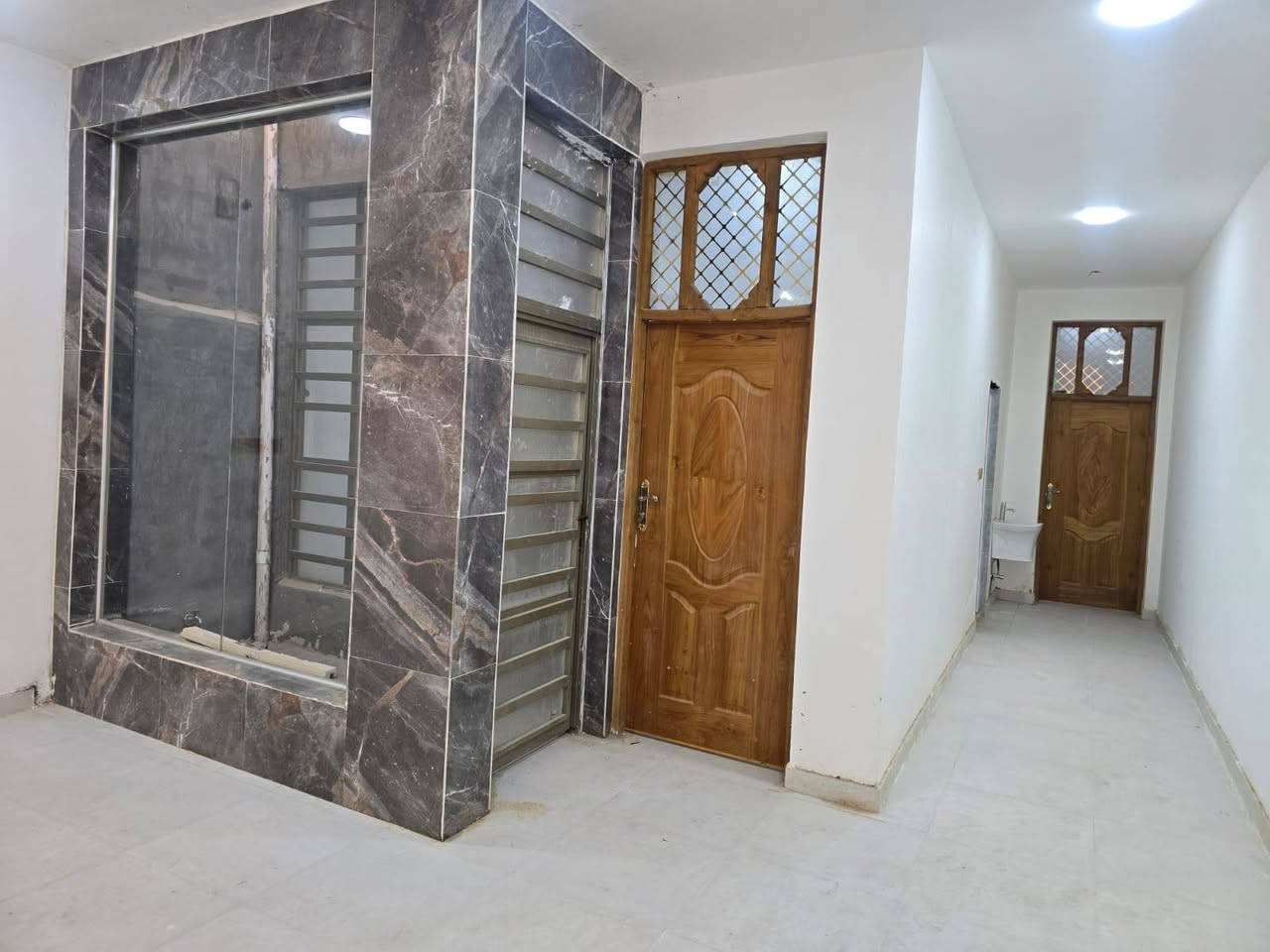 دار سكن للبيع ١٥٠م طابو زراعي كوت حي الحكيم نزلت مجمع الخيرات الطبي يبعد عن الشارع العام ٣٠٠م بناء حديث طابوق مرقم من قبل البلدية للإستفسار الاتصال على *********** أو مراجعة مكتب دلالية الروان @
