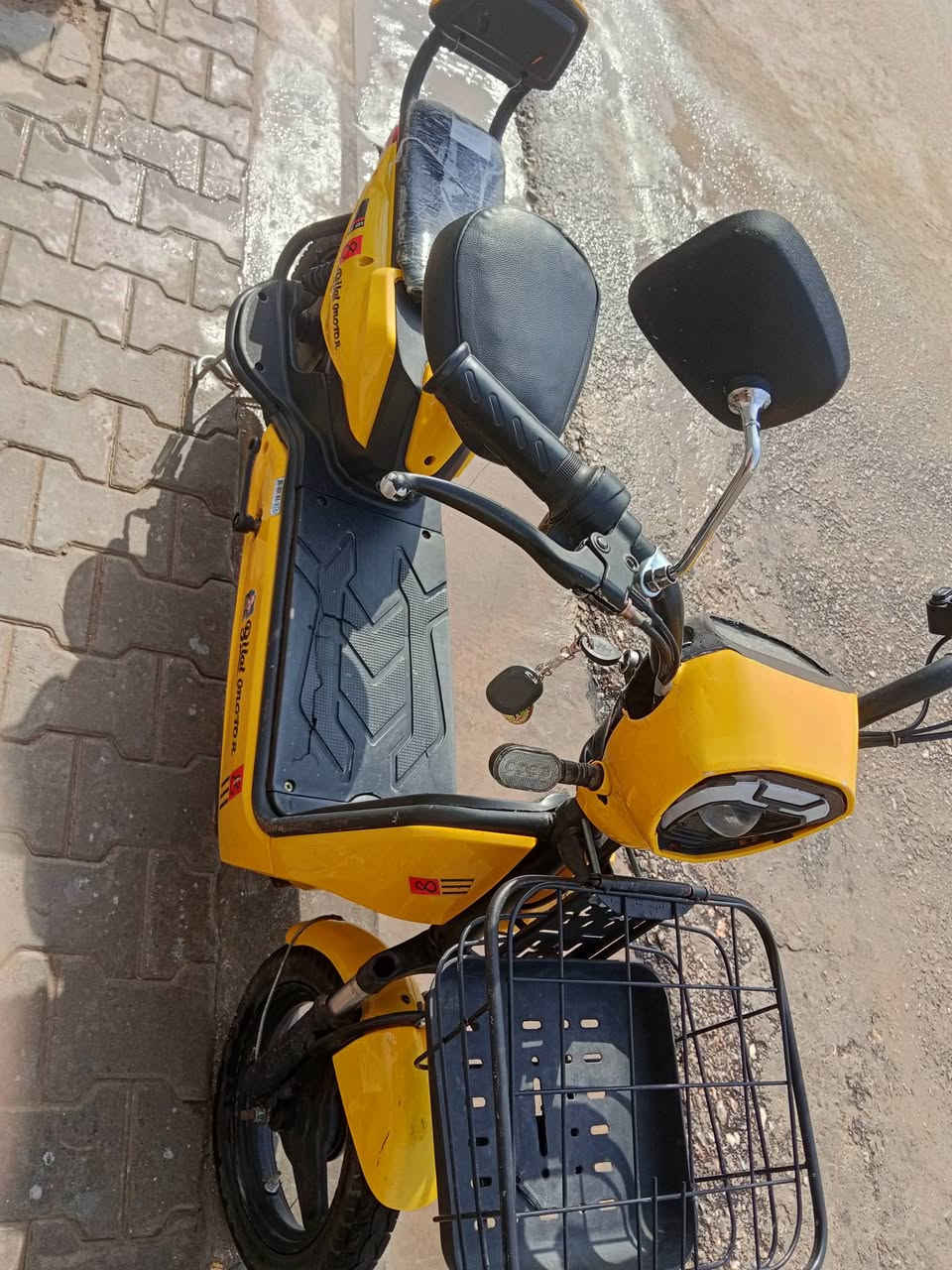 سلام عليكم دراجه شحن حجم 14 للبيع نظيفه تمشي بصمه و أشاير بيه مكاني نجف حي الميلاد سعر 200 وبيه مجال الرقم ***********
