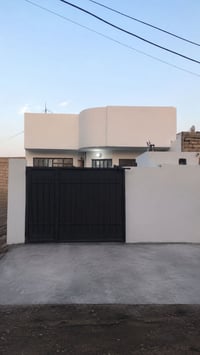 بيت مساحه خضراء غرفتين نوم البيت كامل مابي اي نقص حي المثنى السعر 27 و...
