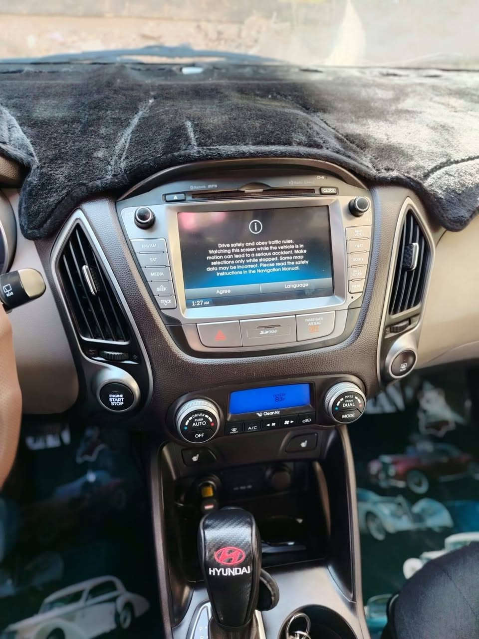 السلام عليكم توسان 2014 وارد امريكي ضرره جاملغ السايق والبنيد صبغ والباب الوره السايق بيه كلير السياره فول مواصفات كشن كهرباء شاشه كامره بانوراما ويل كب مكينه ٢٤٠٠ GDI
السياره نضيفه وحلوه الكمبريسر بي صوت لاكن شغال مابي شي وتبريد ثلج
السعر رقم بغداد دولي السعر ١١٧
وبيه مجال ***********
*********** بغداد, العراق
