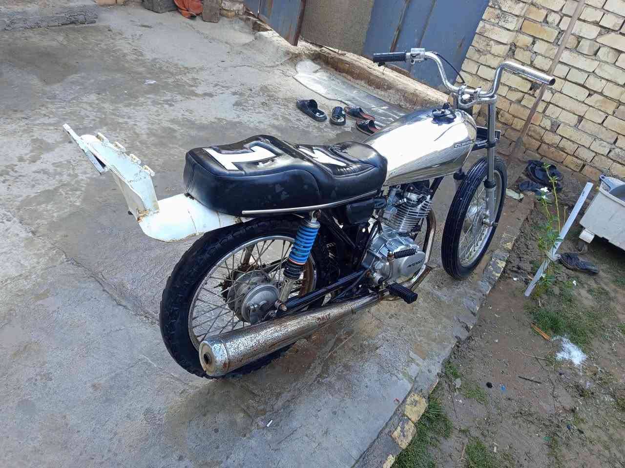 السلام عليكم دراجه للبيع مكينه جديده محرك انتنس بعده عله السحك الشراي يجي خاس


**إذا كنت صاحب هذا الإعلان وتريد حذفه لأي سبب، رجاءا أرسل رسالة إلى الدعم الفني**