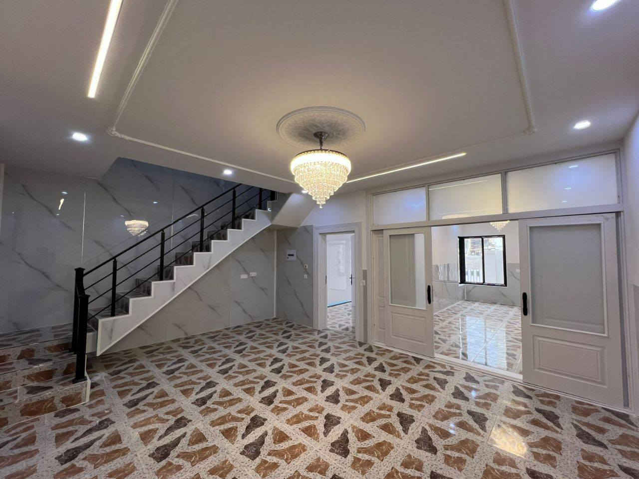 #عقارات_حبيب_علي
🔸سند طابو يتسجل بإسم اي عراقي
📍أربيل-بيت للبيع حي كةلاويژ قرب شارع120M
➖مساحة 125M طابقين 
يتكون⤵️
➖4غرف نوم 
➖استقبال-صاله-مطبخ-مجموعه صحيات-كراج
***********
***********
لمشاهدة الفيديو والسعر والباقي من العروضات ادخل للقناة رابط القناة👇
https://t.me/habeb2ali

#عقارات_اربيل #شقق_للبيع_اربيل #بيو_لبيع_اربيل  #فلل_للبيع_اربيل #مجمعات_سكنية_اربيل
 #عقارات_كردستان  
#استثمار_عقاري_اربيل #عقارات_بغداد_سليمانية_اربيل  #عقارات_شمال_العراق  

8 دفتر 60 ورقه
