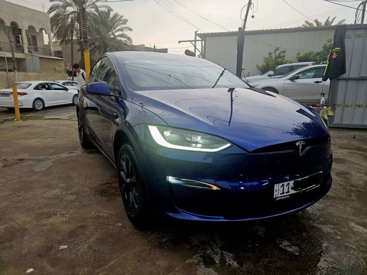 تسلا موديل X Long Range موديل 2023
المحرك: كهربائي بالكامل⚡️
Dual motor 

بطارية كبيرة
تمشي بالشحنه 600km
بدون ايرباك 

‎شاشة متحركه
وارد امريكي 
670 حصان
‎المواصفات:

(Soft Closing) أبواب شفط
5 ركاب
كروز كونترول ذكي
ستيرن تدفئة كهربائي
كراسي كهربائية مع ذاكرة وتدفئة
(Navigation) نظام ملاحة
باب شنطة كهربائي
Home Link نظام
ساوند سيستم فاخر
كاميرا رجوع
(Brake Assist) نظام مساعد الفرامل
نظام الثبات الإلكتروني
تحكم أوتوماتيكي بالإضاءة العالية
(Keyless Entry / GO) دخول وتشغيل بدون مفتاح
أضوية LED أمامية
(Dynamic Steering) توجيه ديناميكي
كبح طارئ أوتوماتيكي
نظام تحذير من التصادم
مراقبة النقطة العمياء
تحذير مغادرة المسار
تنبيه حركة المرور الخلفية
كاميرات محيطية 360 درجة
حساسات محيطية 360 درجة
نظام مساعد الاصطفاف
نظام ترفيهي داخلي
بلوتوث و AUX
والمزيد من المميزات الحديثة
مكان السيارة : العامرية 
رقم التواصل : *********** واتساب
رقم التواصل : 00962799869000 واتساب
