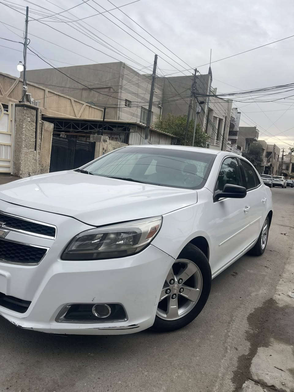 السلام عليكم 
للبيع شيفروليت ماليبو 2015 Ls
حادثها برقم الشاص موجود بالمنشور مكان بغداد حي الاعلام قرب السيديه 

مواصفاتها /
1-محرك ٤ اسلندر ٢٥٠٠
2لون ابيض 
3-شاشه ستيرن بيها كل معلومات السياره
4- شاشه وسطيه تجاري كلش حلوه 
5-كشنات جلد 
6نظام قياده ذاتيه 
7- نظام مانع تزحلق 
8-صندوق بصمه 
9-ارضيه جلد 
10- كامره خلفيه للبك 
11-تحكمات ستيرن
12-نظام صوت
 
السياره صراحه كلش حلوه احلى من الصور ومواصفاتها كلها موجوده بالصور وحداثها حلو ونظيفه كلش تجي وتشوفها 
سعر 105 وبيها مجال كلش بسيط حك الجيه 

مكانها بغداد حي الاعلام والرقم ***********
