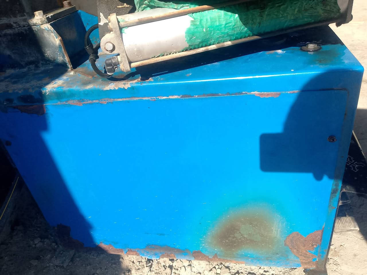 خالعه للبيع نضيفه جدن استعمال سنه شغاله ونضيفه ابشرط الشغل عنوان بغدادالزعفرانيه الاتصال ***********لسعر 600الف
