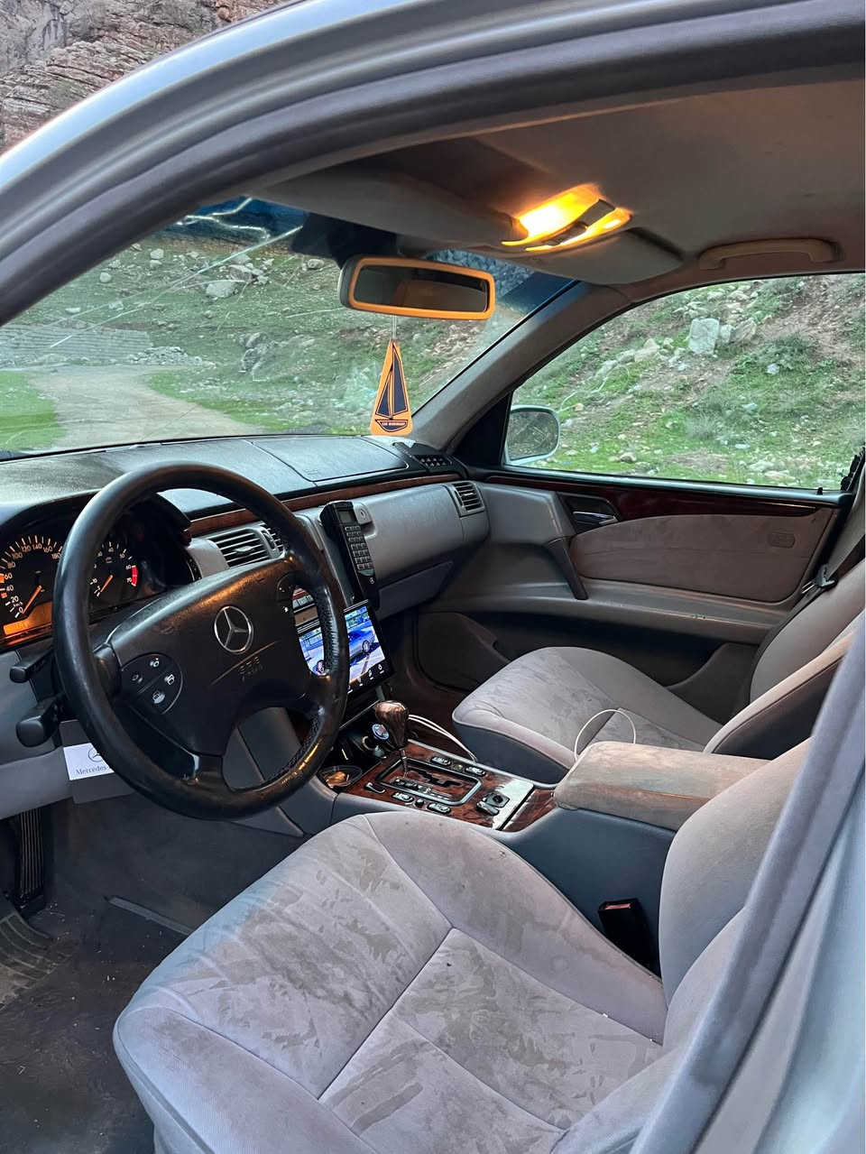 بؤ فرؤشتن يان گؤرينه ون 
ماسليس عئفريت
 ئه وروپي مه نه فئست 
لؤك لؤك بؤني شه ريكه ي لئدئ
مؤديل 2000
مه كينه 320مه رغوب avangard
كوشن هيتر 
ته بريد سارد و گه رم له شوئني خؤي
ته له فؤن
abs به شه رت
تراكشن
ناو فؤرميكا
مواسه فاتي زؤره هه مووي نانوسرئ
تايه و ويل لؤك
چركه ي تيا نيه 
گئر و مه كينه و ته بريد و كاره باي هه مووگياني به شه رت له سه ر ده قي شه ريكه
لئدراوي نيه 
بؤياخ سه قف و حيزام به شه رت
موس و براوه و ته بريد abs كاره باي هه مووي  به شه رت
بؤ فرؤشتن يان گؤرينه وه به شتئك به دلم بئت
سعري 58 ژمارە *********** أربيل, العراق
