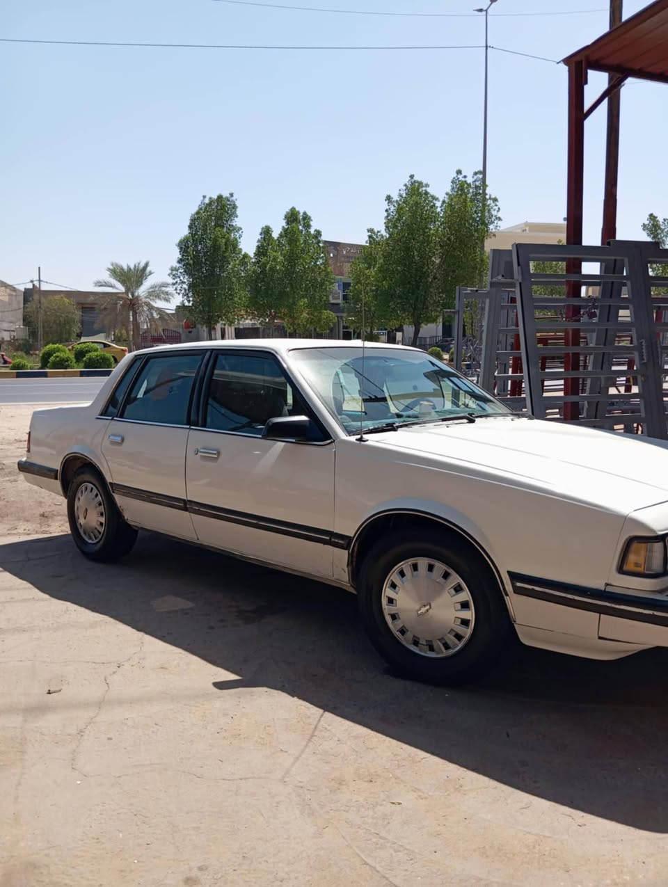 السلام عليكم 
سلبرتي موديل 89 رقم بغداد
مكينة وكير وحدادية مكفولات
تبريد وكهربائيات ودواخل كله مكفول 
سيارة نظيفة كلش مال جناي جاهزة للأخير
مكاني بابل شارع 80   السعر 52 وبيهه مجال 
مامتواجد عالفيس للاتصال ***********
