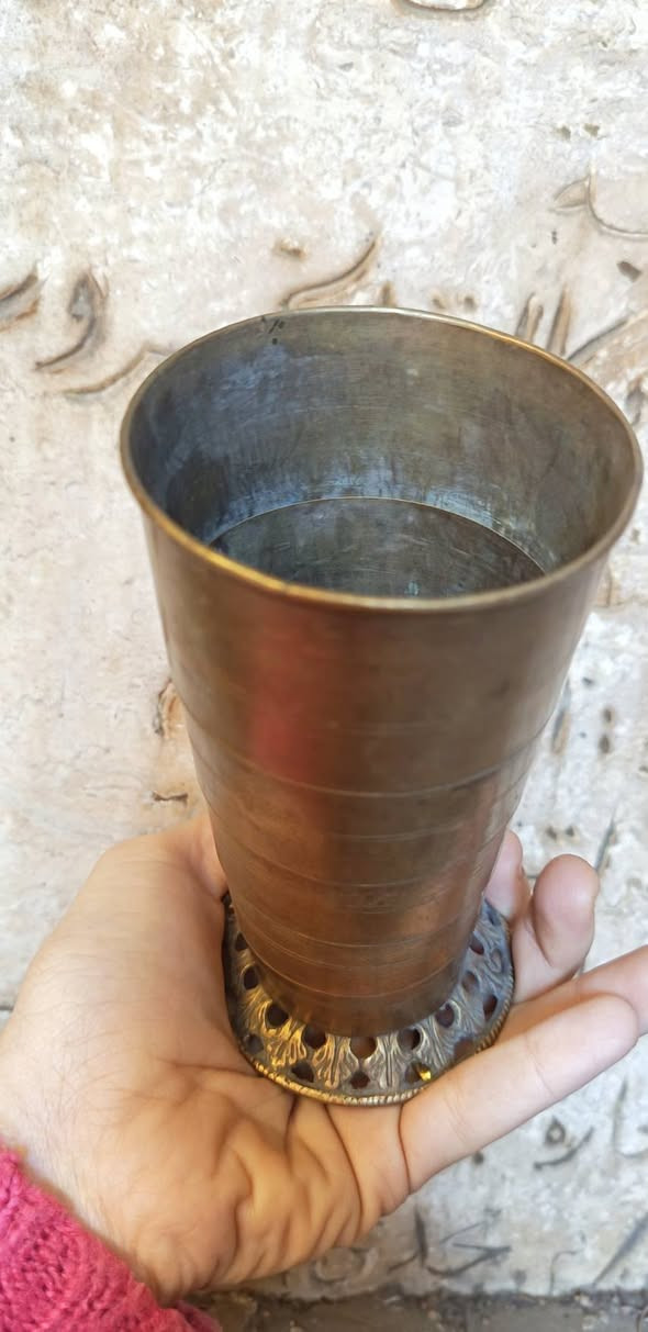 بسم الله ماشاء الله، ولا حول ولا قوه الا بالله، إنما الخير والعوض من عند الله.
............................

صباح الخير، صبح الصباح فتح يا عليم، والمزاج رايق وسليم، عيدكم مبارك، يارب كل أيامكم عيد وأفراح.

............................

للبيع بإذن الله:

- كوب لشرب الماء نحاس إنجليزي من العشرينات، قديم جدا أنتيك،

حجم كبير جدا وتقيل، شكل متفرد، سهل التطبيق والحمل بالشنطه.

................................

الحمد لله حمدا كثيرا طيبا، نحمده ونشكره على نعمه وفضله علينا.

إستمتعوا معايا، التفاصيل بالفيديو،،،،


**إذا كنت صاحب هذا الإعلان وتريد حذفه لأي سبب، رجاءا أرسل رسالة إلى الدعم الفني**