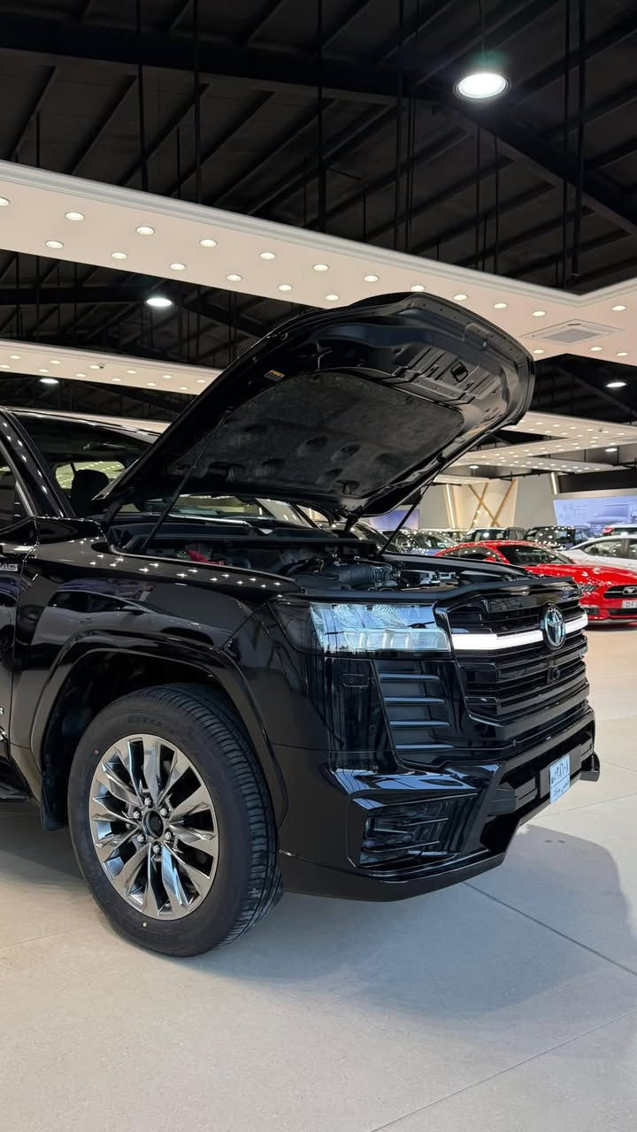 ✨ Toyota Land Cruiser GXR Black Edition 2025
فخامة اللاندكروزر بإصدار أسود يخطف الأنظار 😎🔥

🔹 موديل 2025 – Black Edition
🔹 محرك 6 سلندر (V6) سعة 4.0 لتر
🔹 قوة 271 حصان
🔹 عزم 385 نيوتن متر

⚫️ لون أسود مميز بالكامل (Black Edition)
⚫️ نظام دفع رباعي (4x4) جاهز لكل الطرق
⚫️ كير أوتوماتيك 6 سرعات

📌 بريم (استيراد) – بدون ضمان

📞***********
