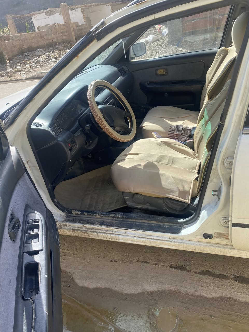 نيسان سني موديل2000 للبيع
كير محرك سني ٢٠٠٧ اوتماتيك 
رقم انكليزي باسمي تحويل ثاني يوم 
تخم تاير جديد 
باتري جديد 
صدر امامي خلفي جديد 
ضربتهه جاملغ امامي بصف السايق 
السياره خير من الله واقتصاديه 
نقصهه فقط كهربائي مضبوط يرجعهه بلاديه 
سعرهه $٤٠ بيهه مجال للشراي 

***********
