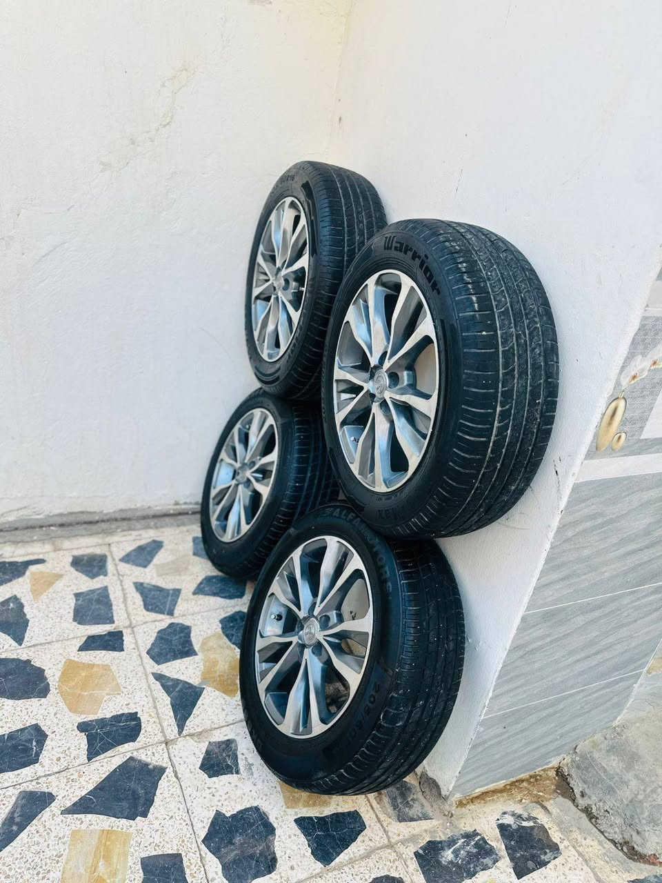 سلام عليكم ويل كب حجم 16 نضيفات كلش تايرات صاله شهر من شادهن لبيع او مراوس ويل كب 17 حسب قناعه ***********
