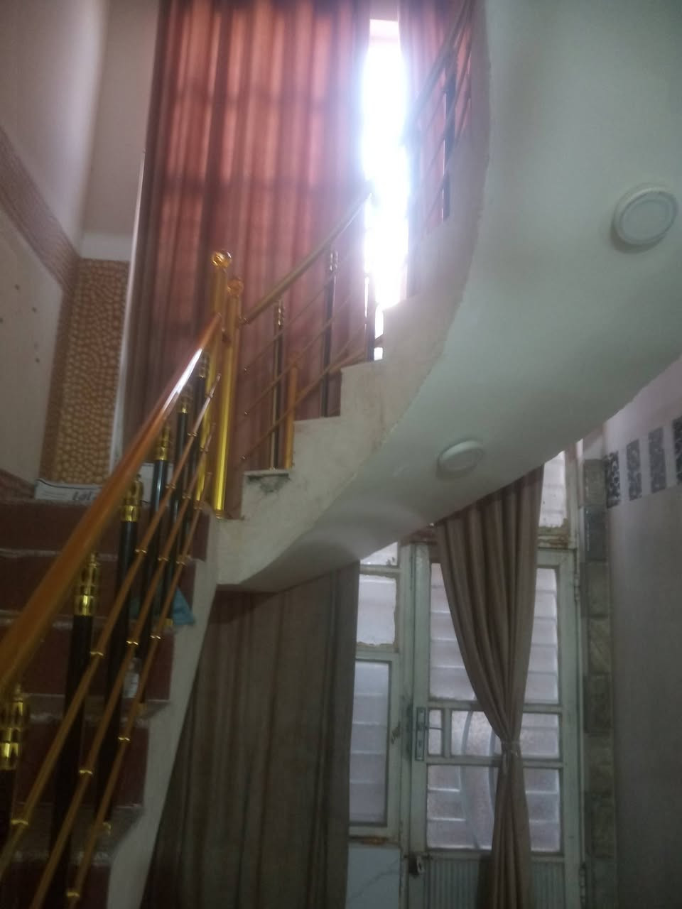 دار للبيع طابو صرف المساحة ١٥٠ م خلف محلات تقي بناء جديد السعر ١١٠ وبس مجال  ***********
