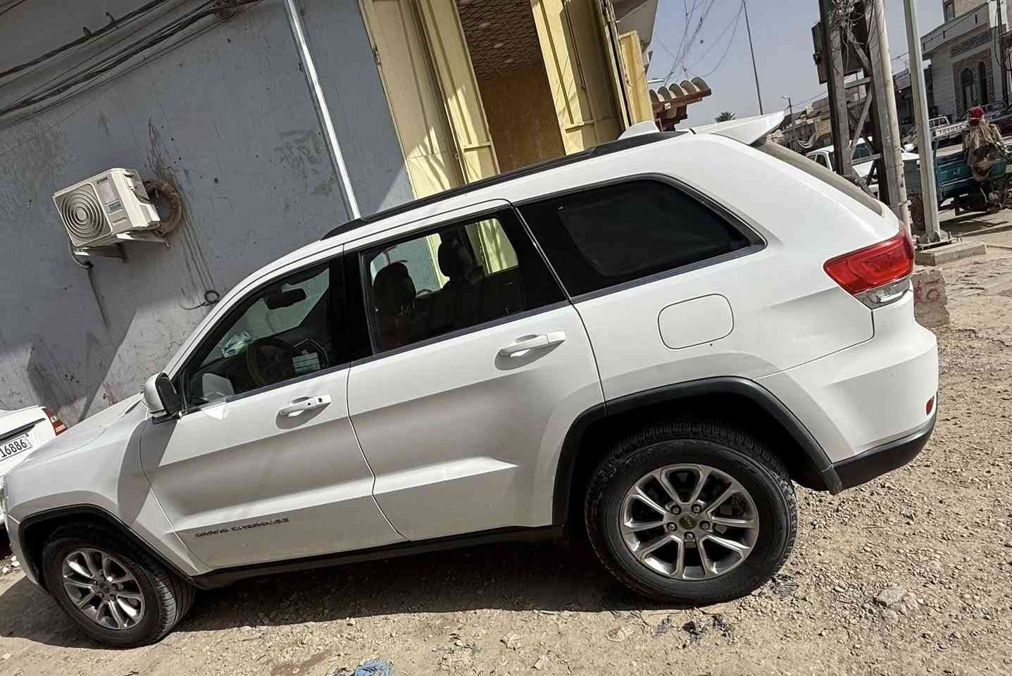 جيب لاريدو 2014خليجي مكفوله كفاله عامه رقم بغداد ماشيه 162 قابله للزياده بأسمي السعر 240 وبيهه مجال العنوان ديوانيه موبايل ***********
