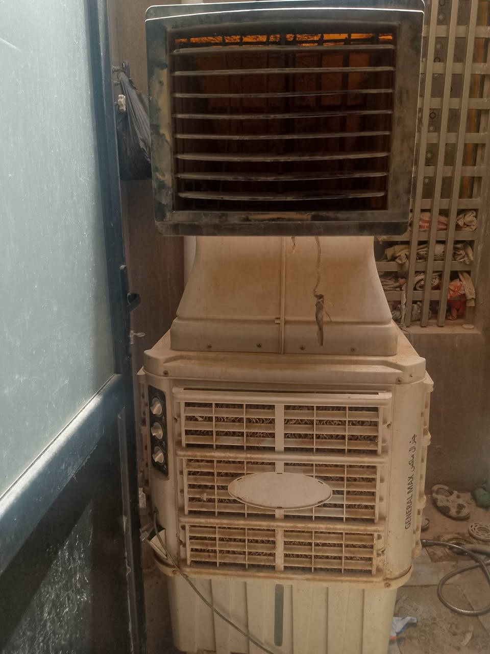 مبرده جنزال حجم وسط  للبيع ٢٥٠وبيها مجال مكاني حي النداء ***********
