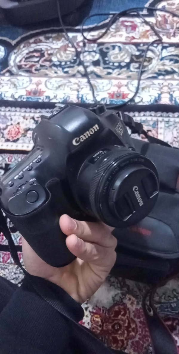 للبيع كامره كانون 5ماركه
ملحقات بطاريه ملاحظه(البطاريه تعبانه شويه ساعه شغله وساعه لا)+توصاله +عسه ٥٥m للاستفسار الاتصال ***********(غير متواجد ع الفيس)
