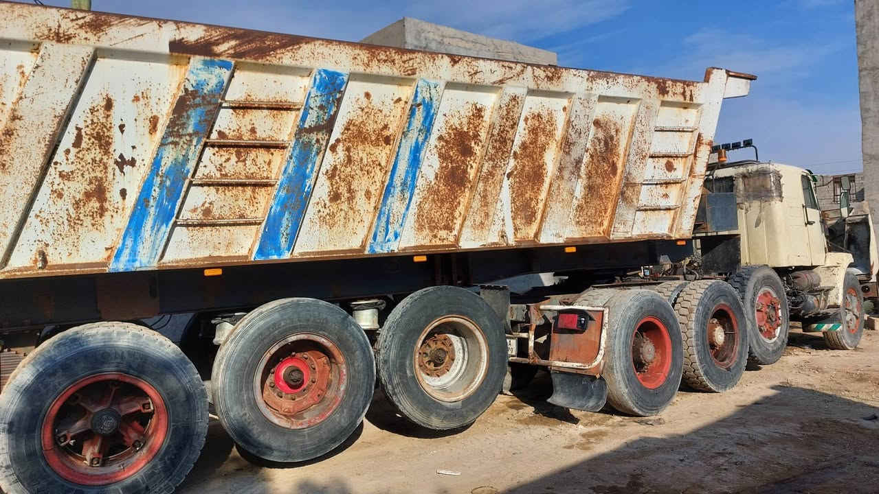 السلام عليكم من رخصت الادمن نساف لبيع مديل ٨٩ محرك اف ١٢ مجموعه برازيلي ٨محور رقم نكليزي بسمنه  السعر ٢٥٠ ورقه قفل   ***********
