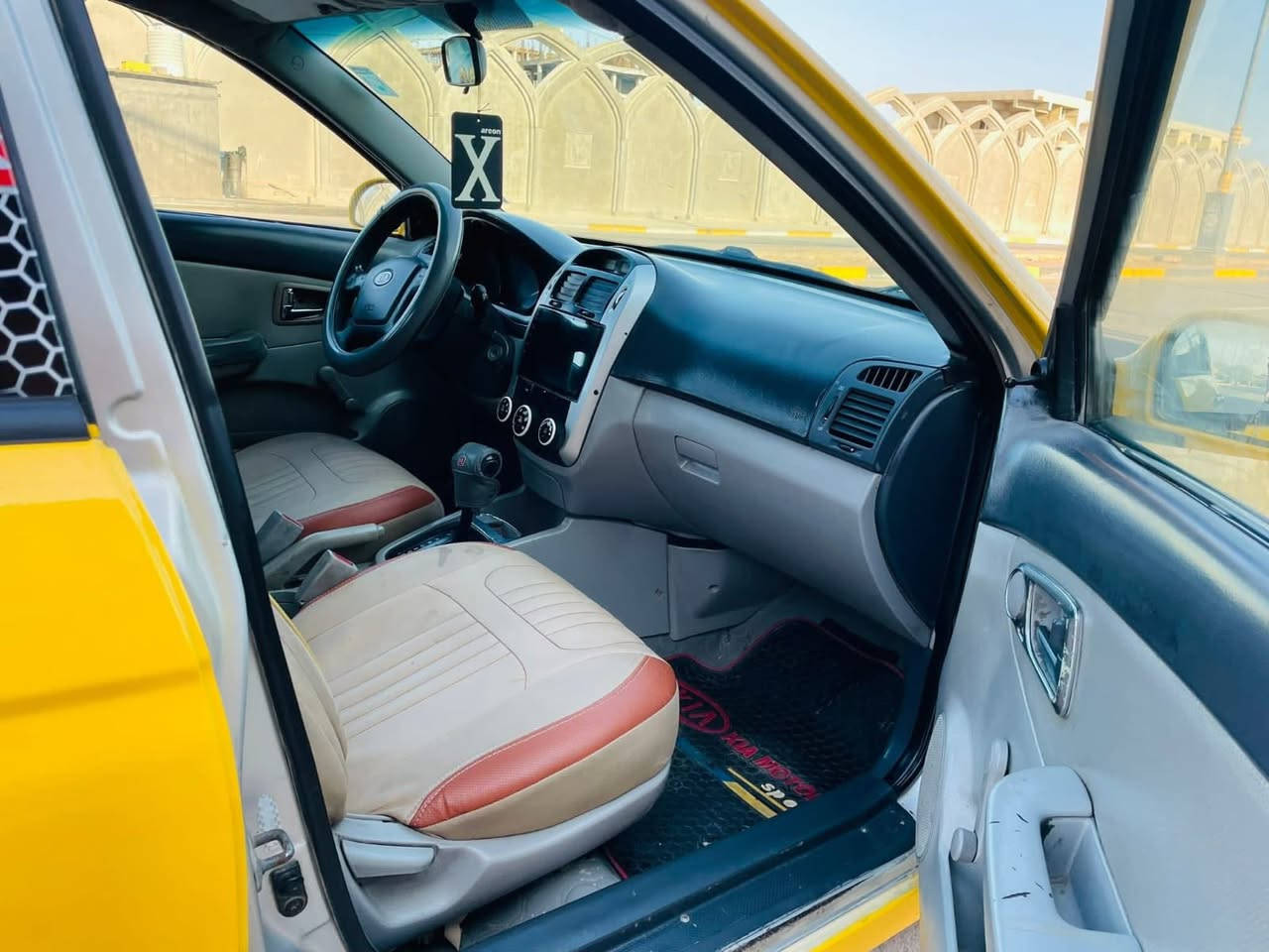 السلام عليكم للبيع كيا سبكترا مديل 2009 وارد امريكي رقم كربلاء نكليزي موصفات شاشه كامره مكينه 2000 دوش سنويه جديد مصفره هيه وغرمات السياره جديده حيل وجاهزه واي نقص مابيه كير مكينه مكفولات حداديه تخم تاير تبريد ثلج السعر 78 وبيه مجال لاستفسار اكثر لاتصال على الرقم *********** مكان السيارة ذي قار مركز كتاب الفحص داخل المنشور
