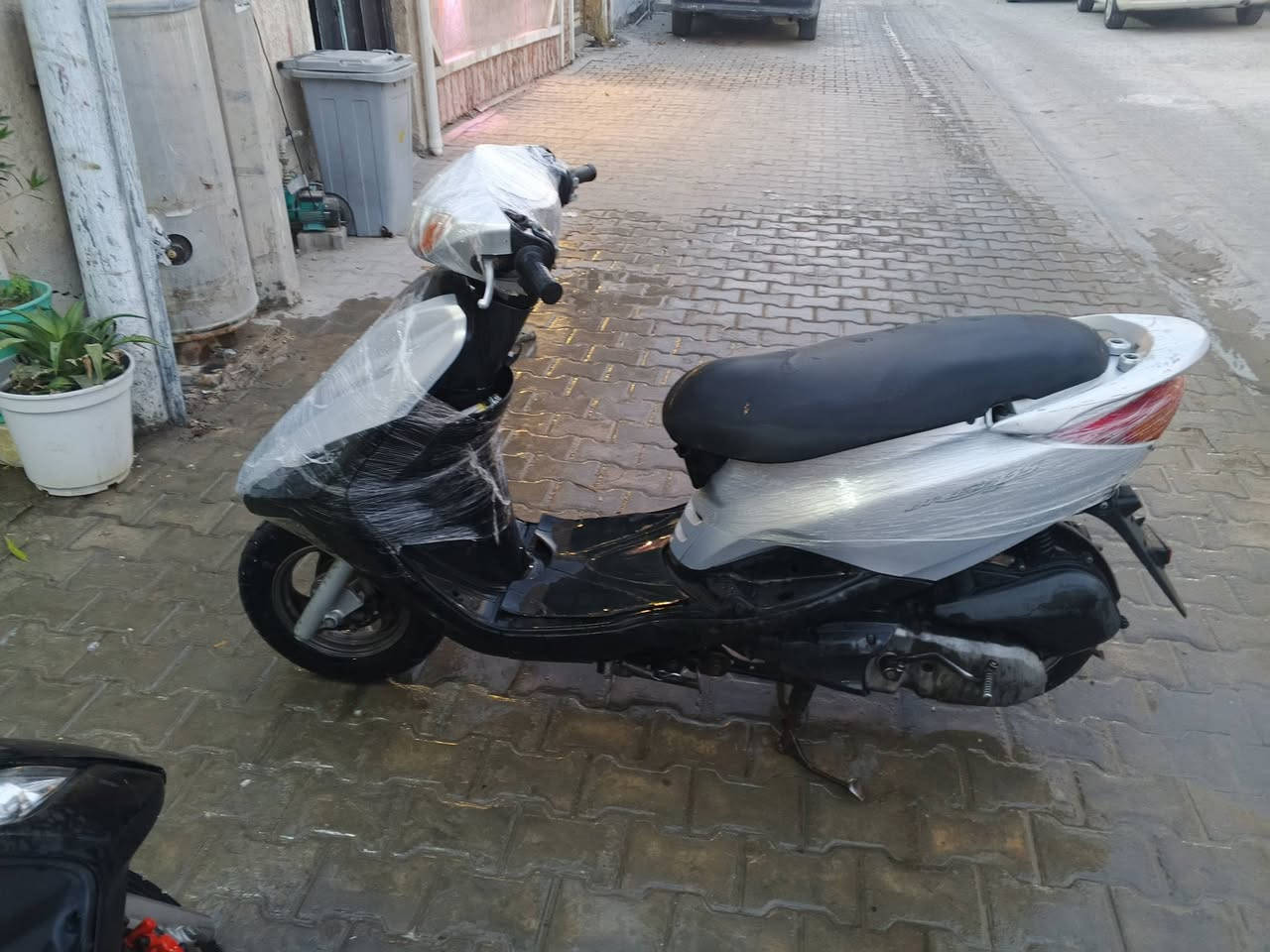 للبيع دراجه بريز   نضيفه محرك  كهربائيات شغاله كفرات نضيفه السعر 600 وبيها مجال مكاني بغداد الحريه  ***********_بي واتساب
