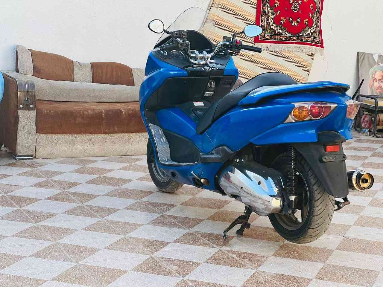 سلام عليكم اخوان. 0 /10 دراجه رمبه مكفوله كفاله عامه ترايك وين ما تريد. الدراجه كدامكم نضافه مثل ما واضحه عدكم بصور. سعر مليونين. و550وبيه مجال.  *********** // من رخصت لادمن
