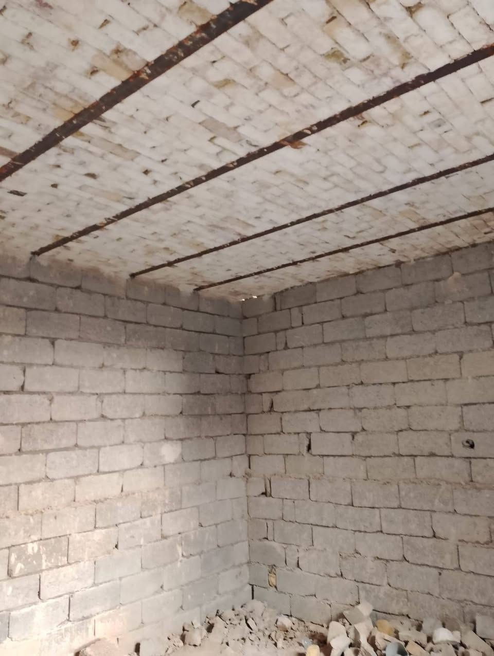 السلام عليكم بيت ورة المشروع بجهت الوكفة لجوة بيت زراعي بيت ما كامل هل موجود السعر ب9 مليون وهاذة رقمي والخاص مفتوح ***********
