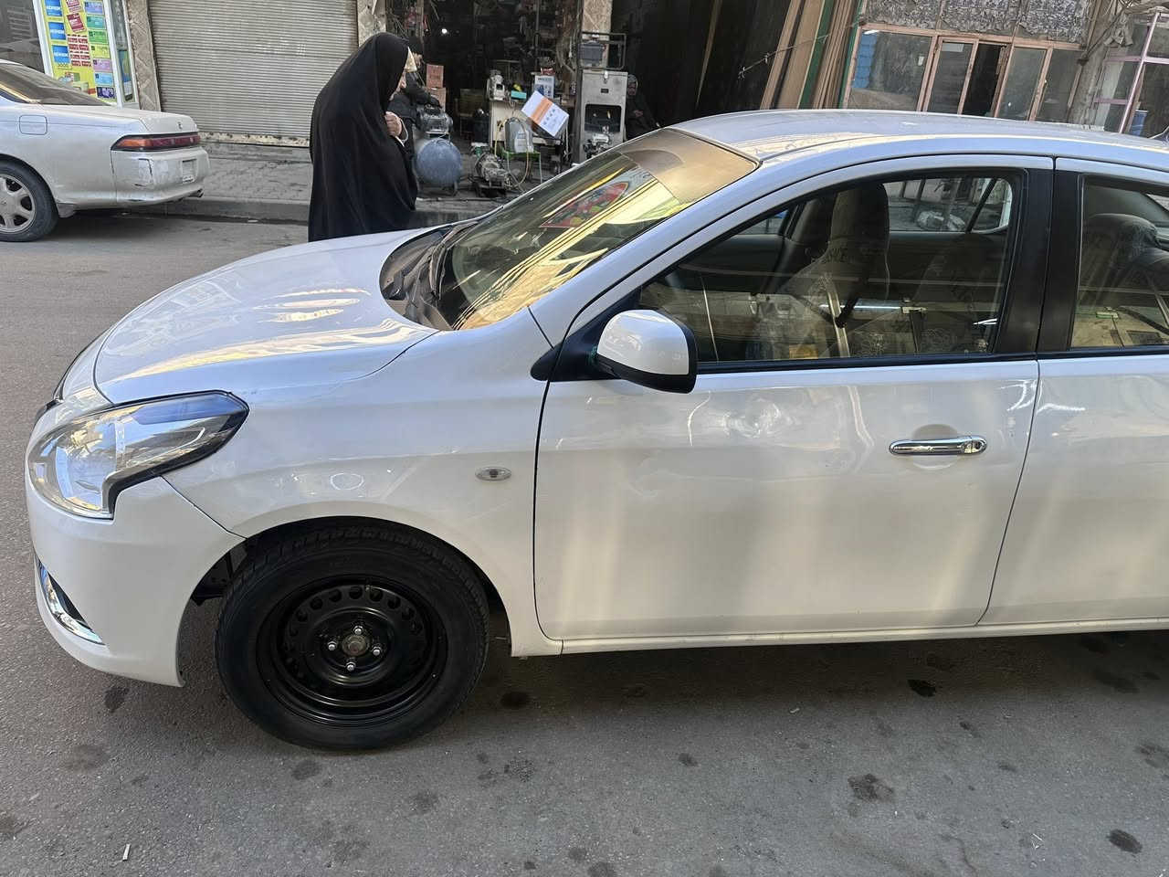 سياره صني. هندي. موديل 22
بيها. قطعتين تبديل وبيها. جاملغ خلفي 
وطاك الايرباكات 
ماشيه ٩٥ 
كير ومكينه مكفولات 
السعر ٩٠ وبيها مجال ‭٠٧٨٠ ١١٦ ١٣٣٥‬
