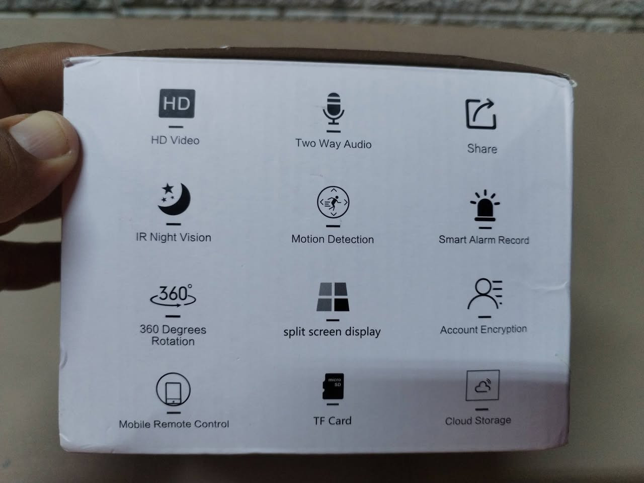 كاميرا مراقبة ذكية تدعم الاتصال بالإنترنت، وهي مصممة للمراقبة الشاملة للمنازل والمتاجر والمستودعات.
زاوية رؤية بانورامية: توفر تغطية كاملة بزاوية 360 درجة لمراقبة المكان بالكامل.

الاتصال بالإنترنت: تتصل بشبكة الـ Wi-Fi لإمكانية المشاهدة عن بعد عبر الهاتف الذكي.

تطبيق ذكي: تتوافق مع تطبيق للهواتف الذكية يسمح بمراقبة البث المباشر من أي مكان.

كشف الحركة: تدعم ميزات تنبيهية عند اكتشاف أي نشاط مشبوه.

السعر 20الف
توصيل بصرة ولكل المحافظات


**إذا كنت صاحب هذا الإعلان وتريد حذفه لأي سبب، رجاءا أرسل رسالة إلى الدعم الفني**